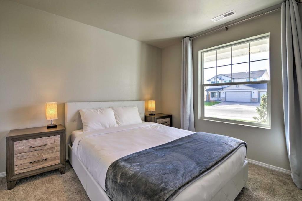 Family Friendly Playroom Garage Caldwell Exterior foto
