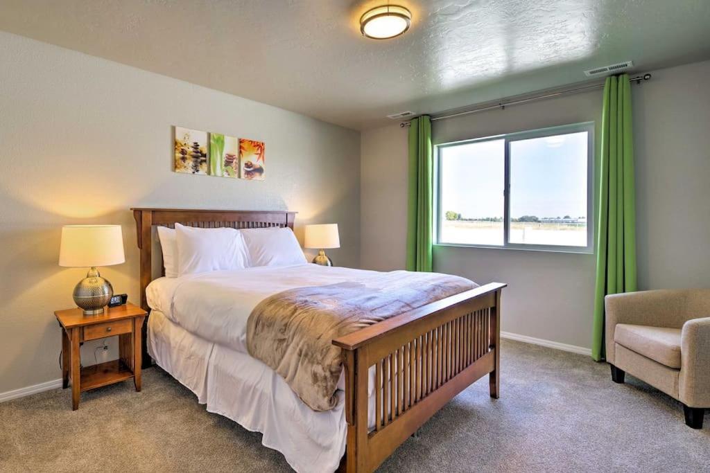 Family Friendly Playroom Garage Caldwell Exterior foto