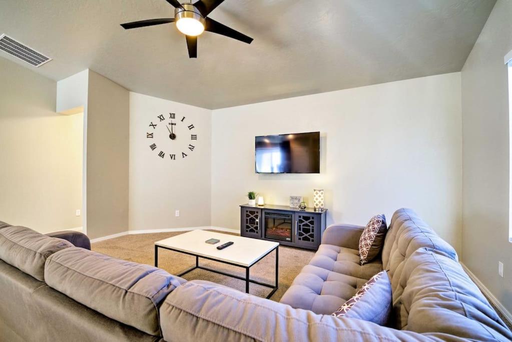 Family Friendly Playroom Garage Caldwell Exterior foto
