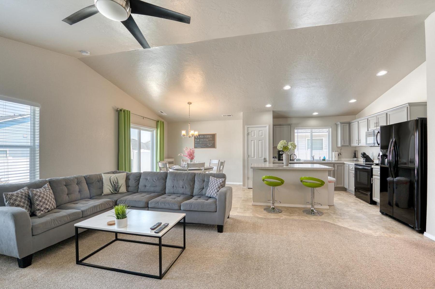 Family Friendly Playroom Garage Caldwell Exterior foto